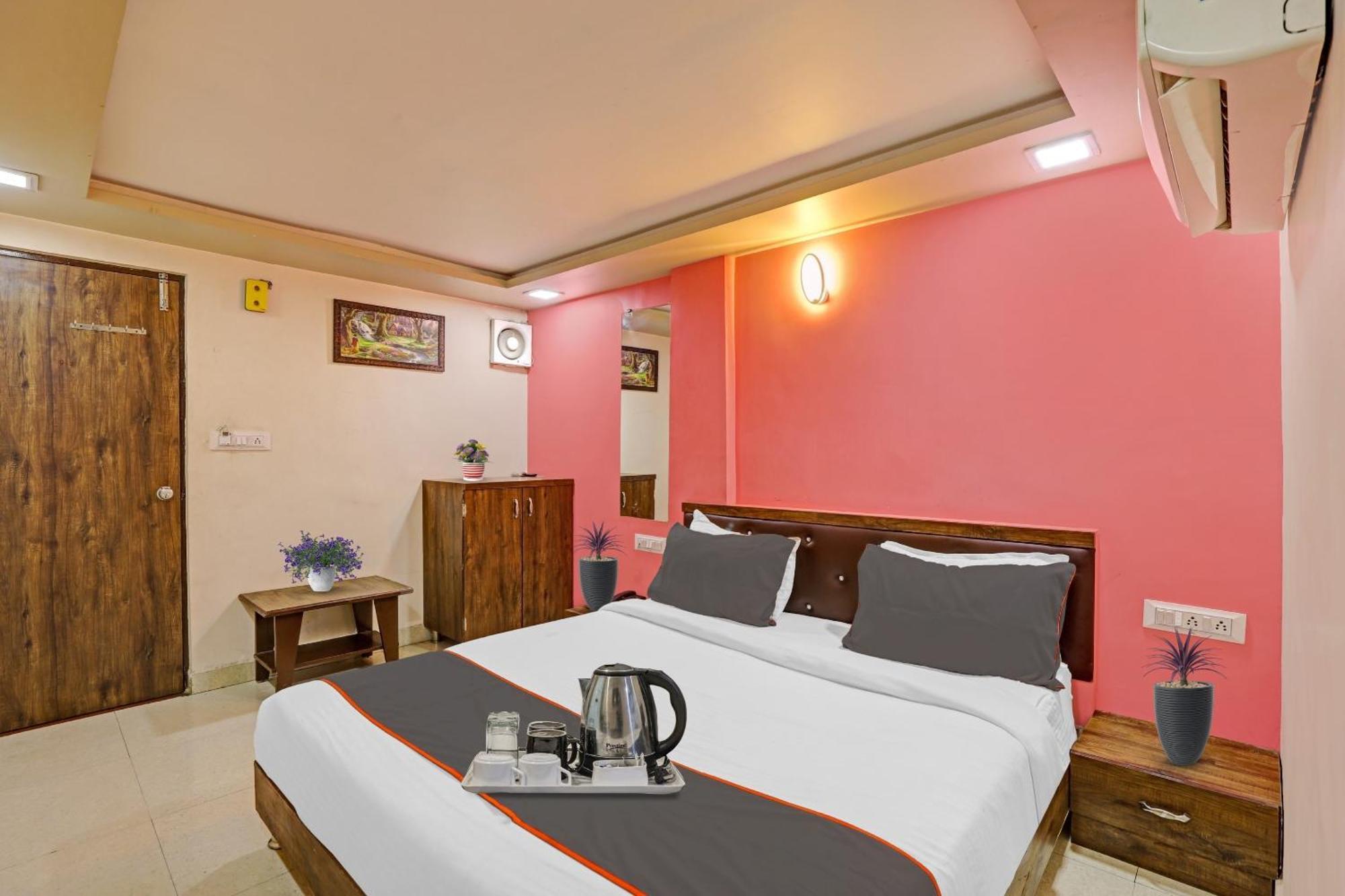 Hotel O Royal 아흐메다바드 외부 사진