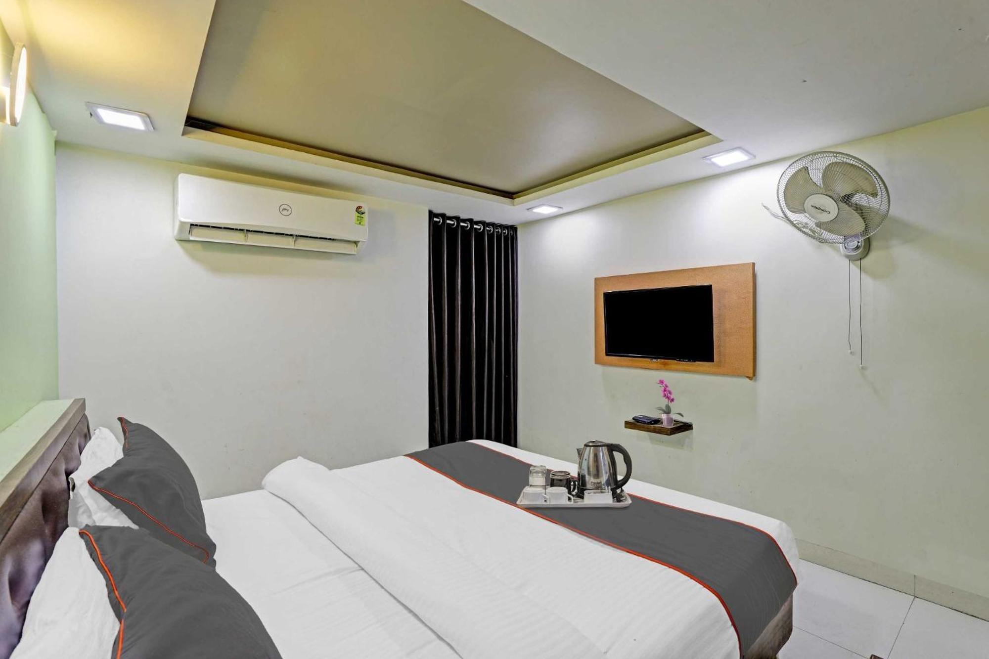 Hotel O Royal 아흐메다바드 외부 사진