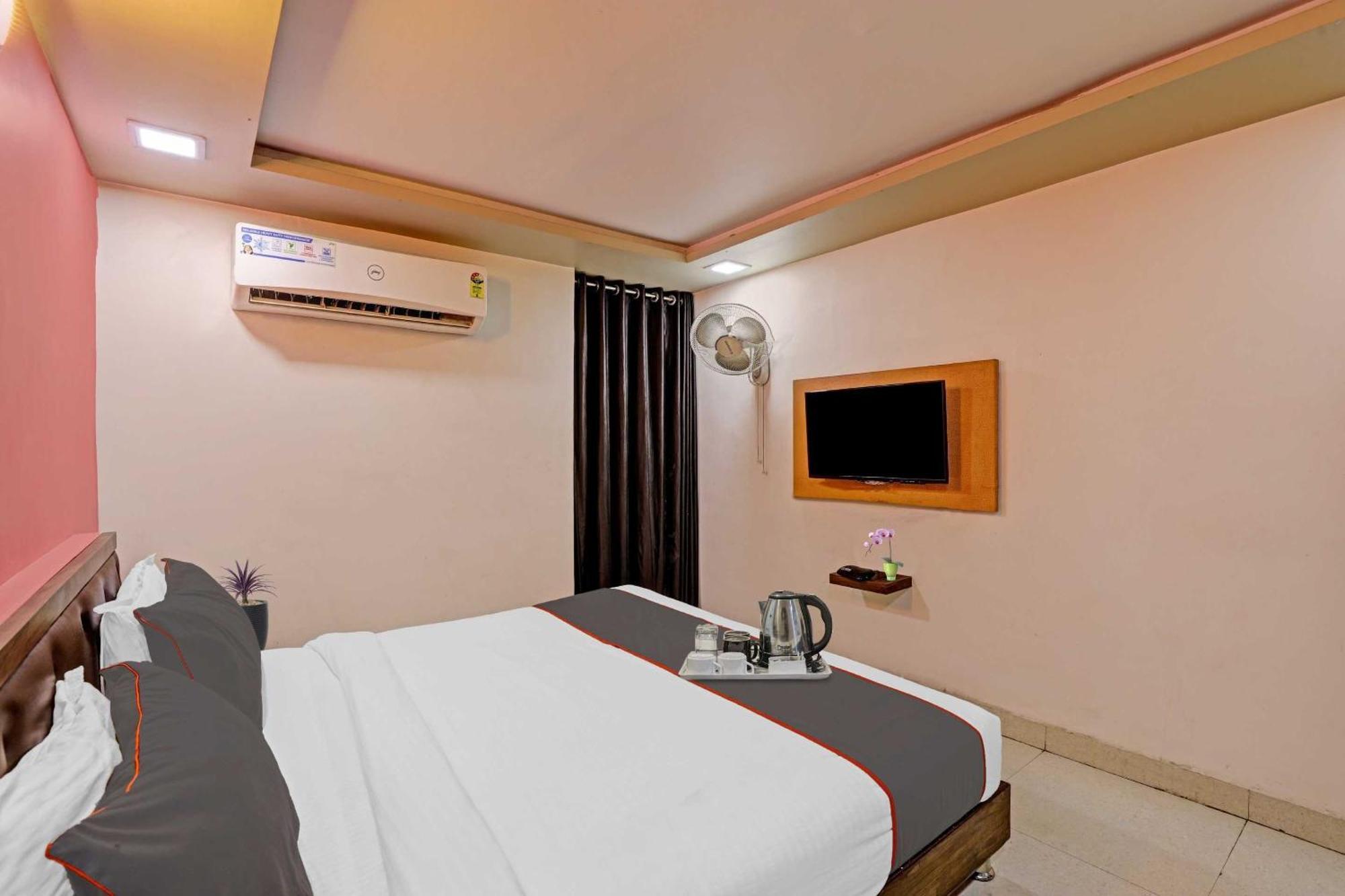 Hotel O Royal 아흐메다바드 외부 사진